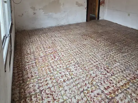 Casa 5 ambientes con 1 baño