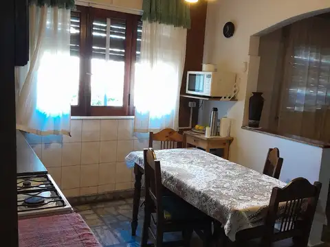 CÓMODA Y ESPACIOSA CASA TIPO CHALET EN VENTA QUILMES OESTE