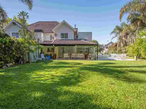 Casa 6 ambientes con 3 baños