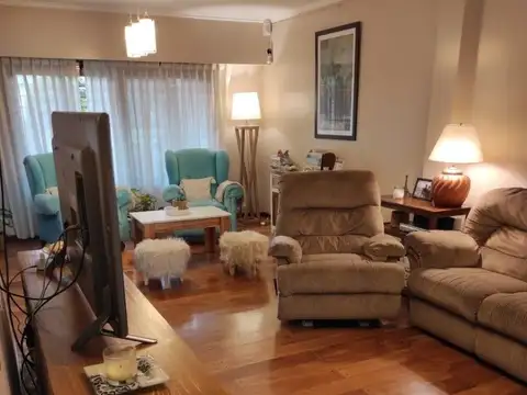 Casa 6 ambientes con 3 baños