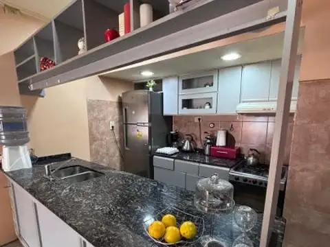 A metros de Bv Oroño, excelente ubicacion - Casa dos dormitorios, amplio comedor, cocina, dos b...