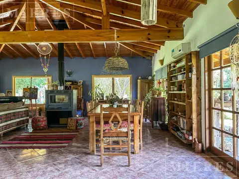 Casa 7 ambientes con 2 baños