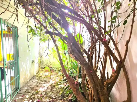 Depto Tipo Casa en Venta con 1 cocheras