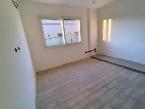 Venta Casa 4 ambientes de 180 m2 con jardín galeria y parrilla en Las Acacias Haras del Sur III