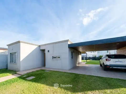 VENTA - Casa 2 dormitorios, galeria, jardín y cochera - Barrio Funes City, Funes.