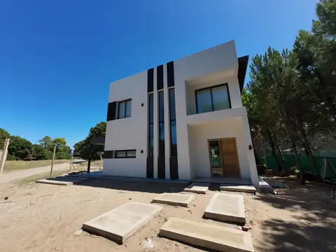 Casa a estrenar barrio Nayades en Pinamar