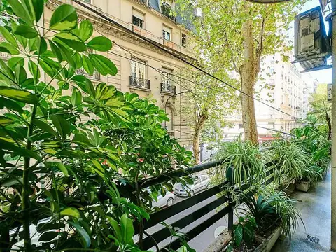 Av. Callao y Vicente López. Esquina con balcón y terraza. 2 dormitorios. Recoleta