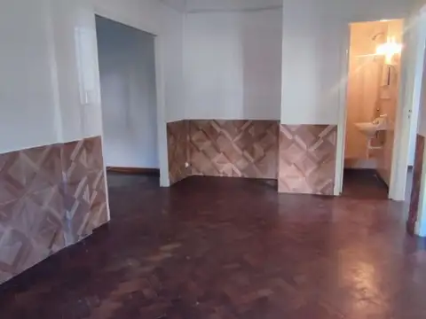 Depto Tipo Casa en Alquiler en Caseros, $ 550.000