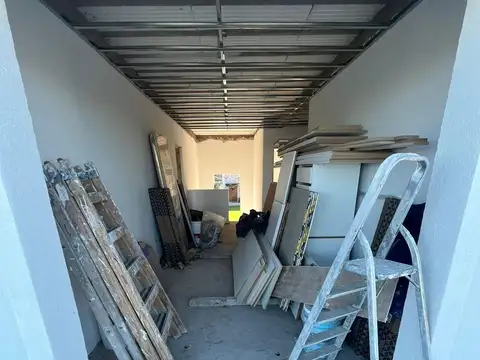 Casa en Venta con 4 cocheras