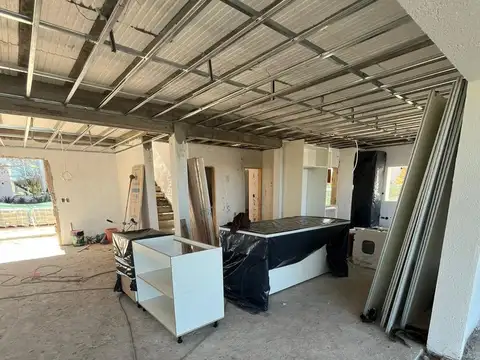 Casa 6 ambientes con 2 baños