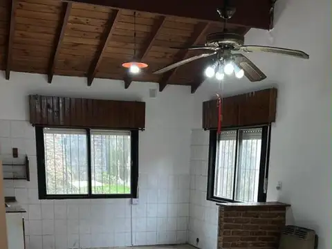 Casa en Alquiler con 3 cocheras