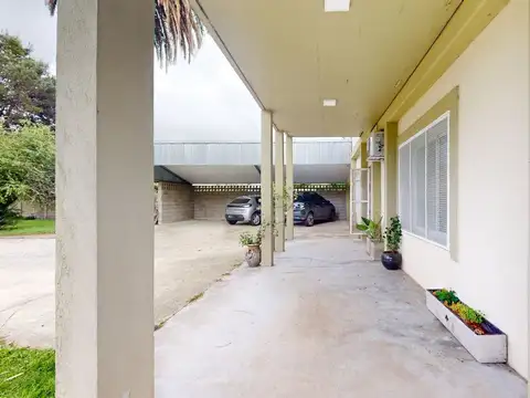 Casa 8 ambientes con 4 baños