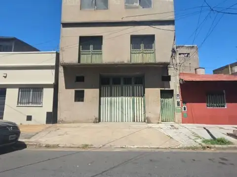 Galpon de 780 m2, con montacarga, oficinas, Avell.