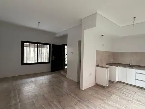 Depto Tipo Casa en Venta con 1 cocheras