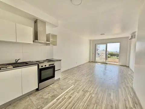 Luminoso departamento con cochera opcional y vista abierta hacia el contrafrente en Villa Urquiza.
