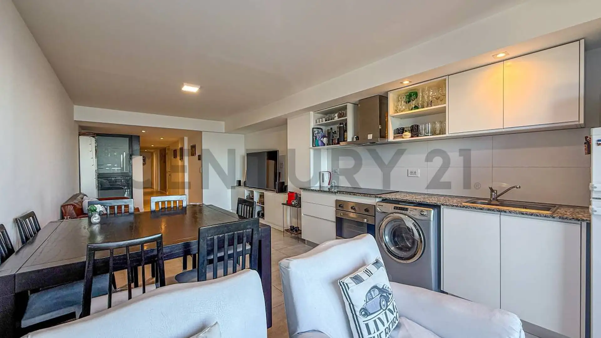 Venta departamento 3 ambientes, piso frente al mar con cochera
