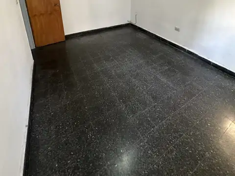 Casa 5 ambientes con 1 baño