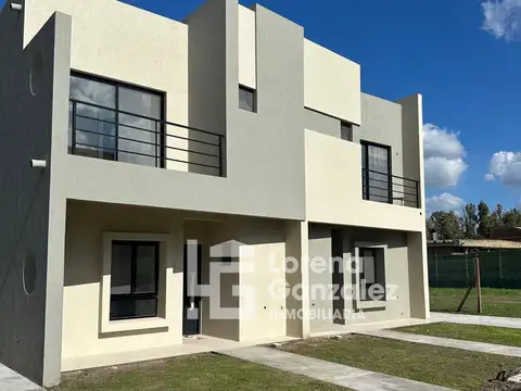 Duplex en Venta, tres dormitorios Pilar