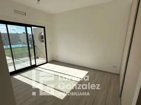 Duplex en Venta, tres dormitorios Pilar