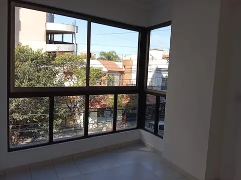 Alquiler Depto. Piso 3 Amb. a  Lanusita 70 m2