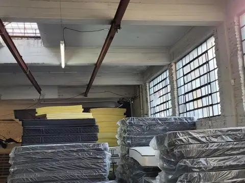 Galpon en Venta 10  mts Frente