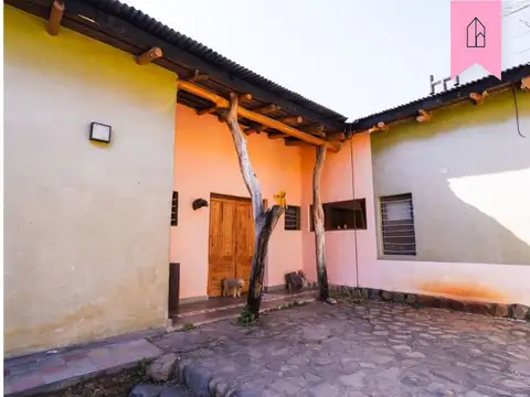 Casa en venta c/ cochera en Vaqueros