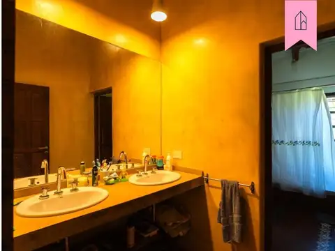 Casa en venta c/ cochera en Vaqueros