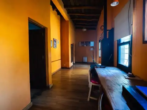 Casa 6 ambientes con 2 baños