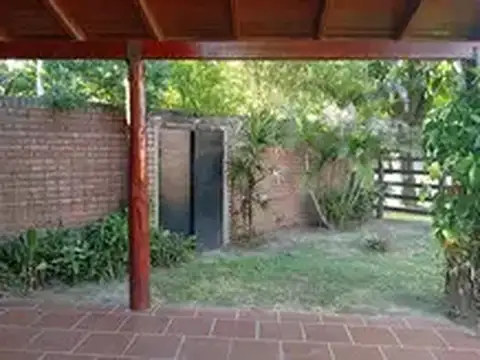 Casa 6 ambientes con 2 baños