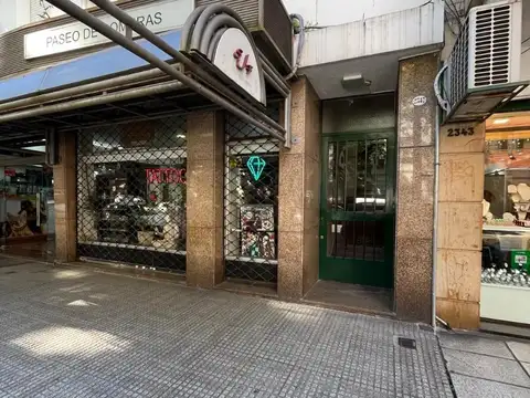 Venta departamento de 3 ambientes - FLORES