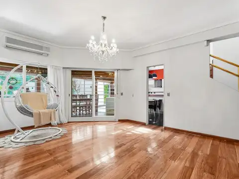 Casa en venta en lote propio con pileta climatizada en Agronomia con 2 cocheras