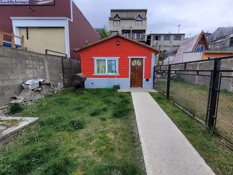 PROPIEDAD CON TERRENO NIVELADO EN VENTA - USHUAIA