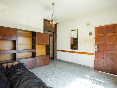 Casa 9 ambientes con 2 baños