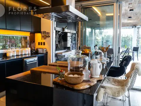 Casa 6 ambientes con 4 baños