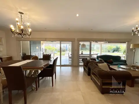 Casa 5 ambientes con 4 baños