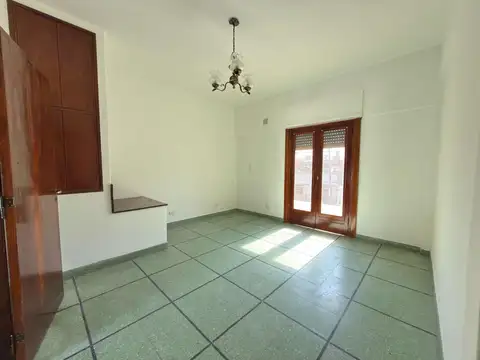 Casa de 3 ambientes con balcon y terraza