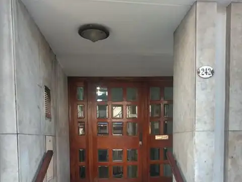 BAJÓ EL PRECIO  Departamento con patio - Avellaneda - OPORTUNIDAD RETASADO