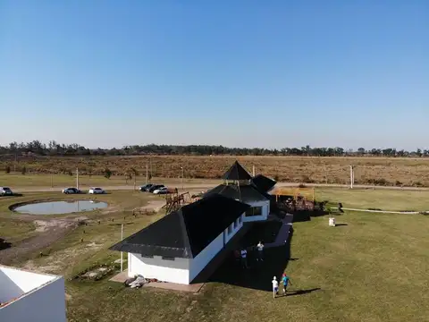 Vendemos lote de 2500 m2 Chacras del Golf. Paso de la Patria