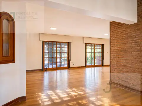 Casa 7 ambientes con 4 baños