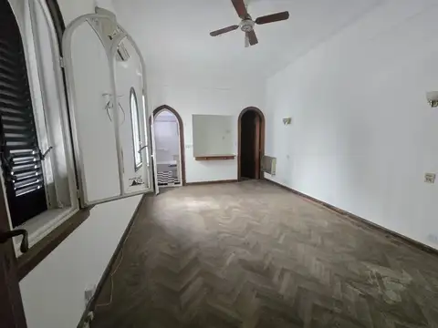 V. DEVOTO ALQUILER CASA 4 AMBIENTES CON GARAGE Y PATIO SOLO USO COMERCIAL