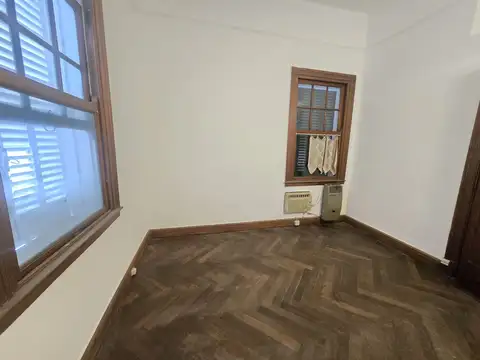 Casa 6 ambientes con 2 baños