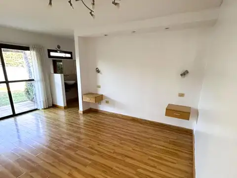 Casa 9 ambientes con 4 baños