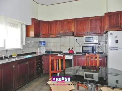 Casa 5 ambientes con 2 baños