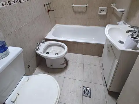 Casa con Local en venta en G. Catan