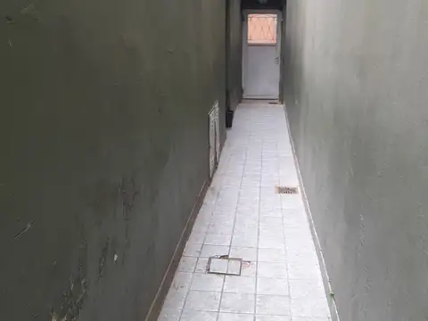 1 AMBIENTE DE 4 X 4 CON COCINA CHICA , BAÑO Y  SALIDA A TERRAZA PROPIA