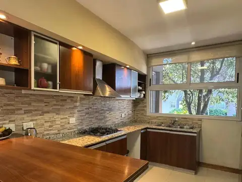 Casa en Venta en Villa Rosa, USD 430.000