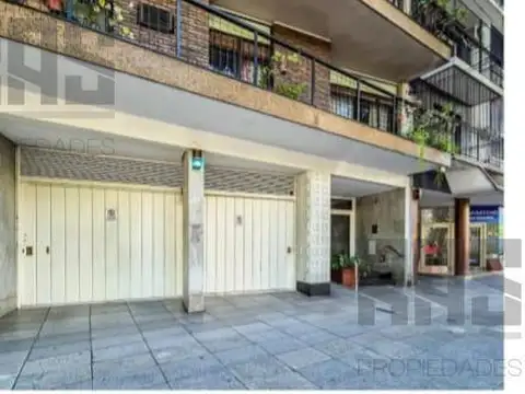 VENTA DEPARTAMENTO 3 AMBIENTES CON DEPENDENCIA COCHERA Y BAULERA