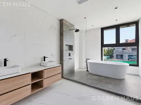 Casa 5 ambientes con 4 baños