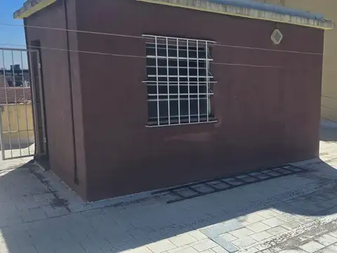 SE VENDE DPTO AL FRENTE CON BALCON Y TERRAZA