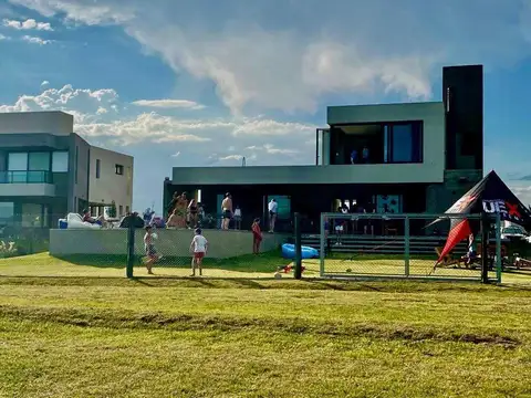 Casa 6 ambientes con 3 baños